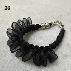 【パラコード】スマホハンドストラップ　黒✖️シルバービーズ　フリル