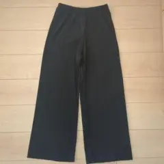 UNIQLO ブラックプリーツストレートパンツ 63-69cm　M