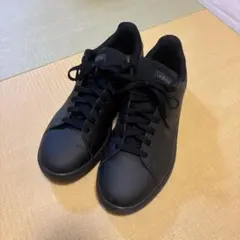 adidas ブラックスニーカー