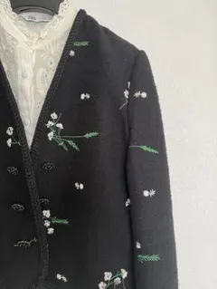 ZARA花柄刺繍 ノーカラージャケット ブラックのサムネイル