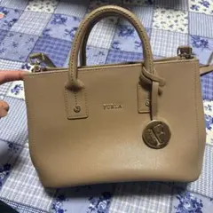FURLA ベージュ ハンドバッグ ショルダーストラップ付き