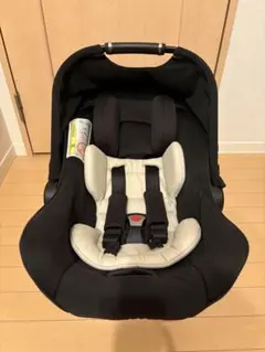 R129 アップリカ　エアキャリー　チャイルドシートのサムネイル