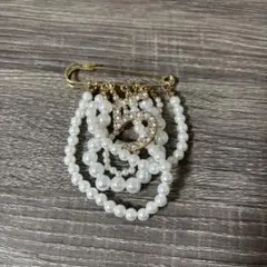 パールとクリスタルのブローチ