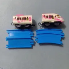 カプセルプラレール　人気の新幹線編　ハローキティ新幹線　中間＆後尾車