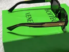 BOTTEGA VENETA サングラス ブラックのサムネイル