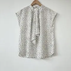 【新品・タグ付】テチチ　ビーンズ柄ボウタイブラウス　フレンチスリーブ　金ボタン