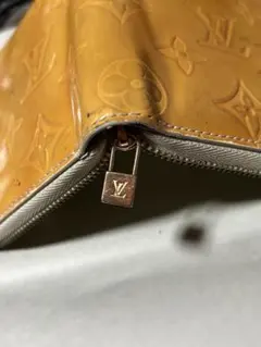 Item thumbnail for item 8e64f8f5-3629-43f9-b230-ee78b43e51b1