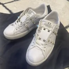 VALENTINO スタッズ ホワイトスニーカーのサムネイル