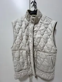 ZARAアイボリー キルティング ノースリーブベスト