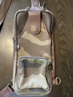 オロビアンコ　バック　ボディーバック　迷彩