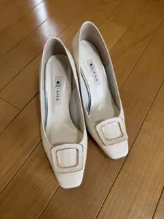 美品♡ダイアナ　DIANA 白　スクエアトゥ パンプス　23センチ