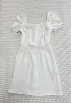 ホワイト ミニワンピース 半袖 スクエアネック