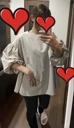 ベージュ バルーンスリーブ シャツ