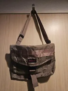 BRIEFING ショルダーバッグ カーキ