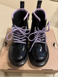Dr. Martens 黒と紫のラメブーツ