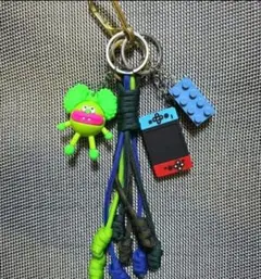 ハンドメイド　バックチャーム　じゃらじゃらキーホルダー　パラコード　モンスター