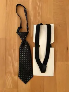 ネクタイ黒　水色と白の四角柄と、 サスペンダー黒