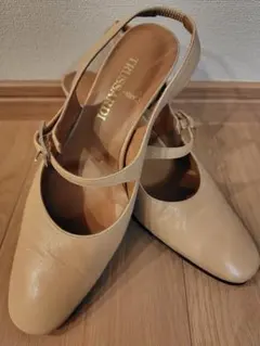 TRUSSARDIベージュ ストラップ ハイヒール23.5cmのサムネイル