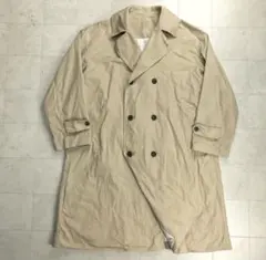 ベージュ ダブルブレスト トレンチコート