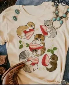 猫といちごのイラスト Tシャツ Ｌ-XL