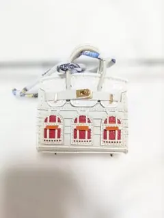 入荷しました！早いもの勝ち！ホワイト ミニバッグ チャーム　窓デザイン