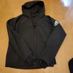 adidas ブラック フード付きブルゾン