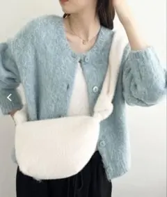 新品タグ付き　GeeRA フェイクファー ショルダーバッグ ホワイトのサムネイル