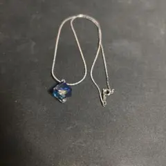 青色クリスタル立方体ネックレス