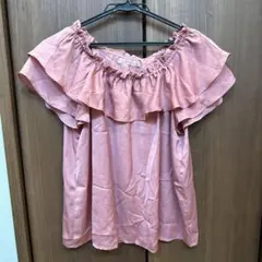 ピンクのオフショルシャツのサムネイル