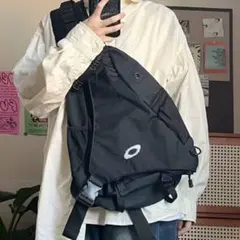 【売り尽くし】黒 男女兼用 ワンショルダー y2k 大容量 通学 ボディバッグ