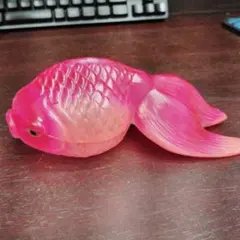 昭和レトロ 大きな ソフビの金魚 のおもちゃ - メルカリ