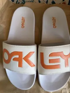 Oakley（オークリー）スライドサンダル ホワイト/オレンジのサムネイル