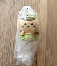 ちいかわ　たべものいっぱいマスコット　くりまんじゅう