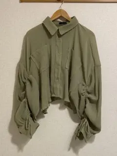 シワ加工袖シャーリングシャツ