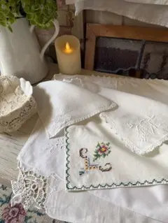 フランスアンティークஐ⋆*可愛い花柄刺繍のクロス - メルカリ