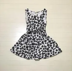 送料込み 未使用品 INGNI ワンピース 花柄 モノトーン リボン  Mサイズ