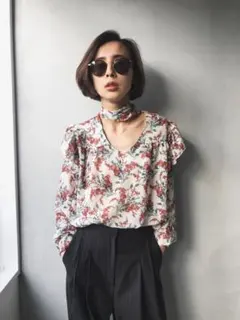 Ameri BOW TIE FRILL SHIRT　花柄ボウタイブラウスのサムネイル