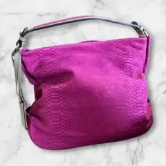 美品♦︎ COCCINELLE ピンクヘビ柄ショルダーバッグ