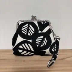 ☆ハンドメイド がま口ポーチ 北欧フラワーモノトーン☆ - メルカリ