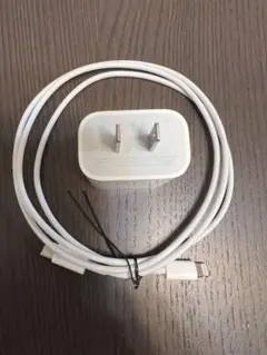 純正 Apple USB-C 20W 電源アダプターとライトニングケーブル