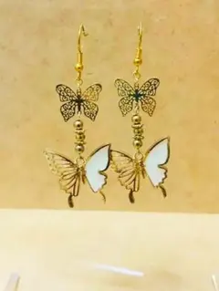 オーロラパールバタフライピアス