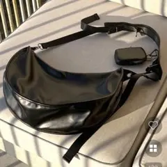 【NUGU】ストラップハーフムーンバッグ