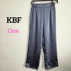 1859 ケービーエフ サテンイージーストレートパンツ カジュアル 無地 ブルーのサムネイル