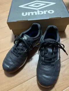 umbro フットサルシューズ ブラック　19㎝