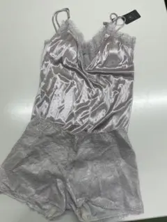 新品未使用　定価17,930円キャミソール(パット付き)&フレアパンツのセット