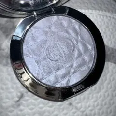 ディオール　スキン　フォーエヴァー　グロウルミナイザー 05 ブルーストロボ