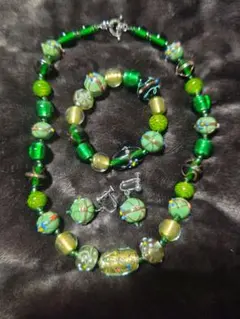 緑色と金色のビーズの3点セット