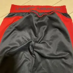 最終値下げUNDER ARMOUR トレーニングパンツ ブラック　レッド