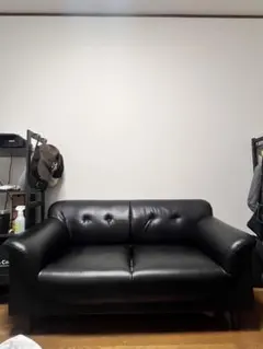 Doris 黒の合成皮革