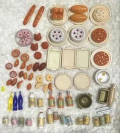 【食品関係の小物の詰め合わせ】シルバニアファミリー　パン屋さん